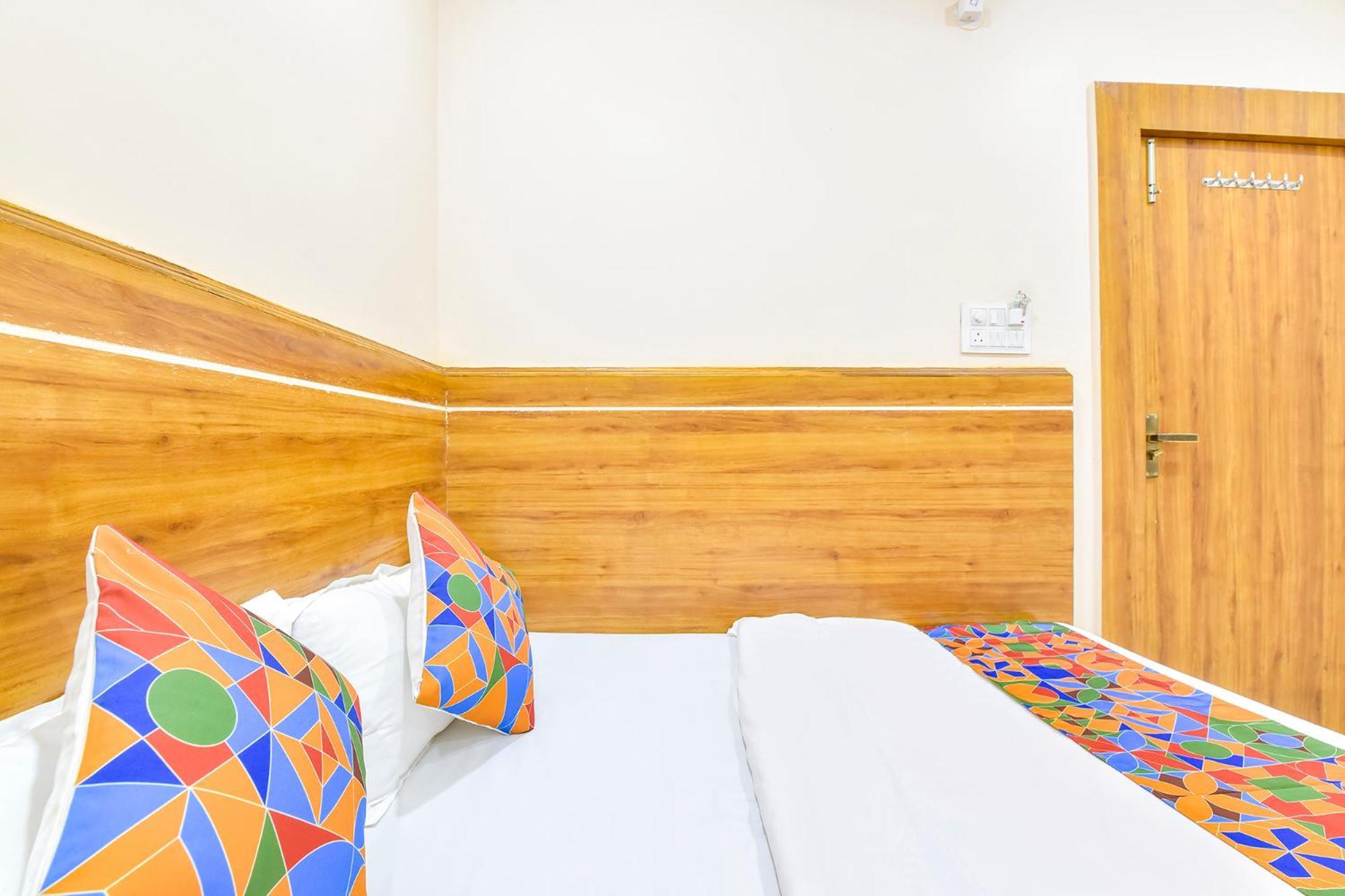 Fabhotel Somnath Ujjain Exteriör bild