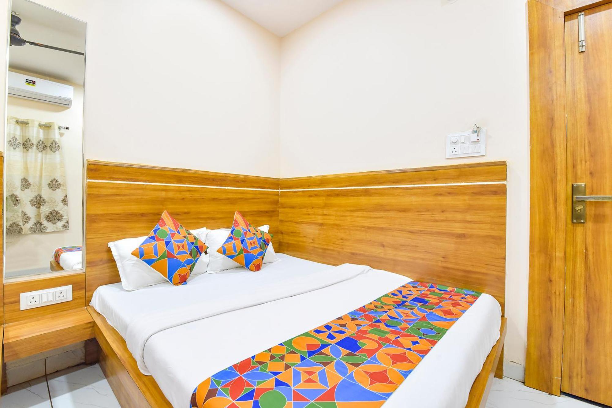 Fabhotel Somnath Ujjain Exteriör bild